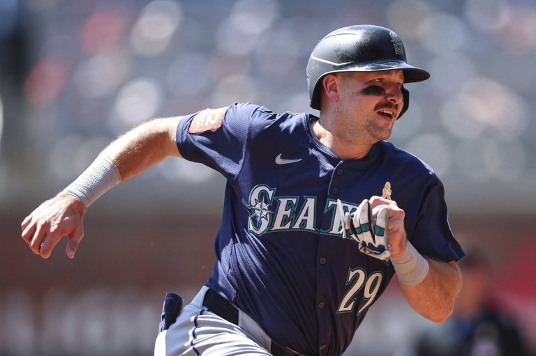 Raliegh hits major league-leading 53rd homer, Mariners rout Braves 18-2 with most runs since 2012 | iNFOnews.ca