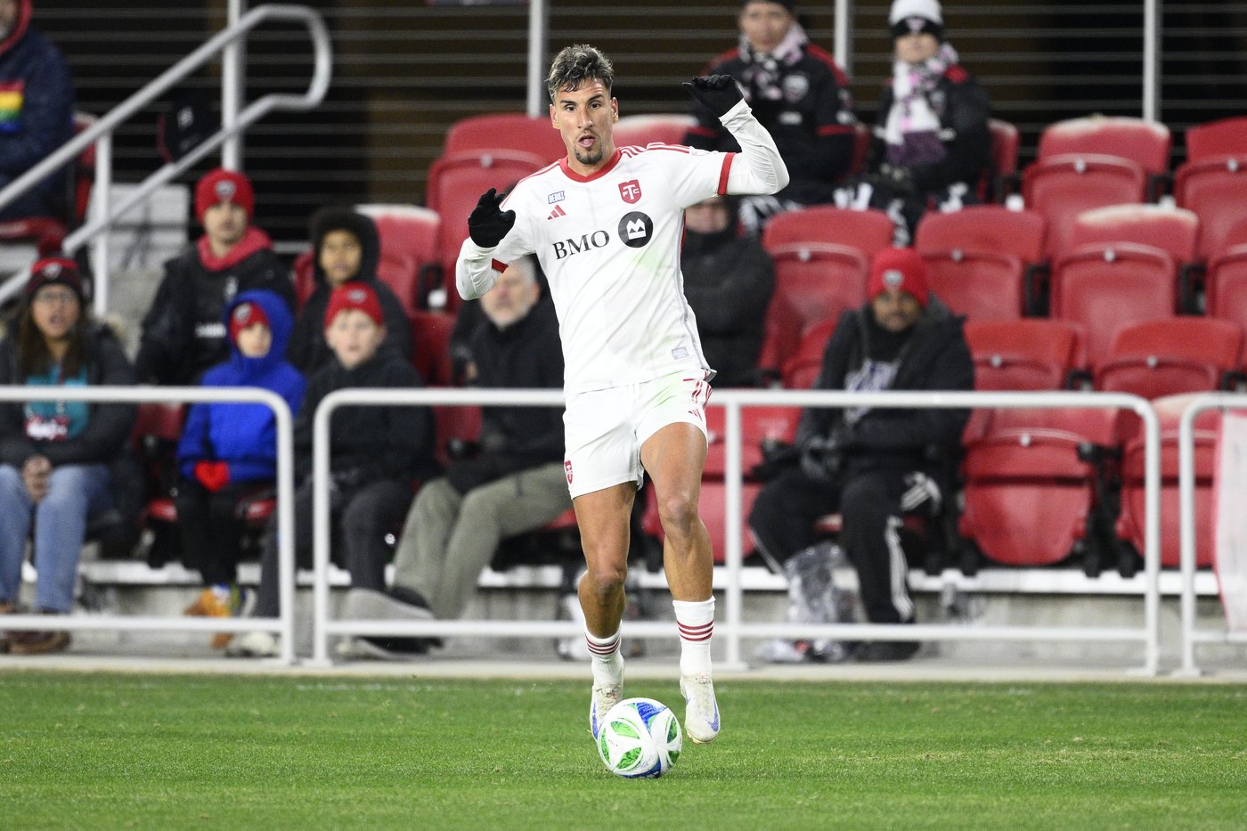 Toronto FC defeats 10-man Real Salt Lake 1-0 for first win of MLS season | iNFOnews.ca Toronto FC defeats 10-man Real Salt Lake 1-0 for first win of MLS season | iNFOnews.ca