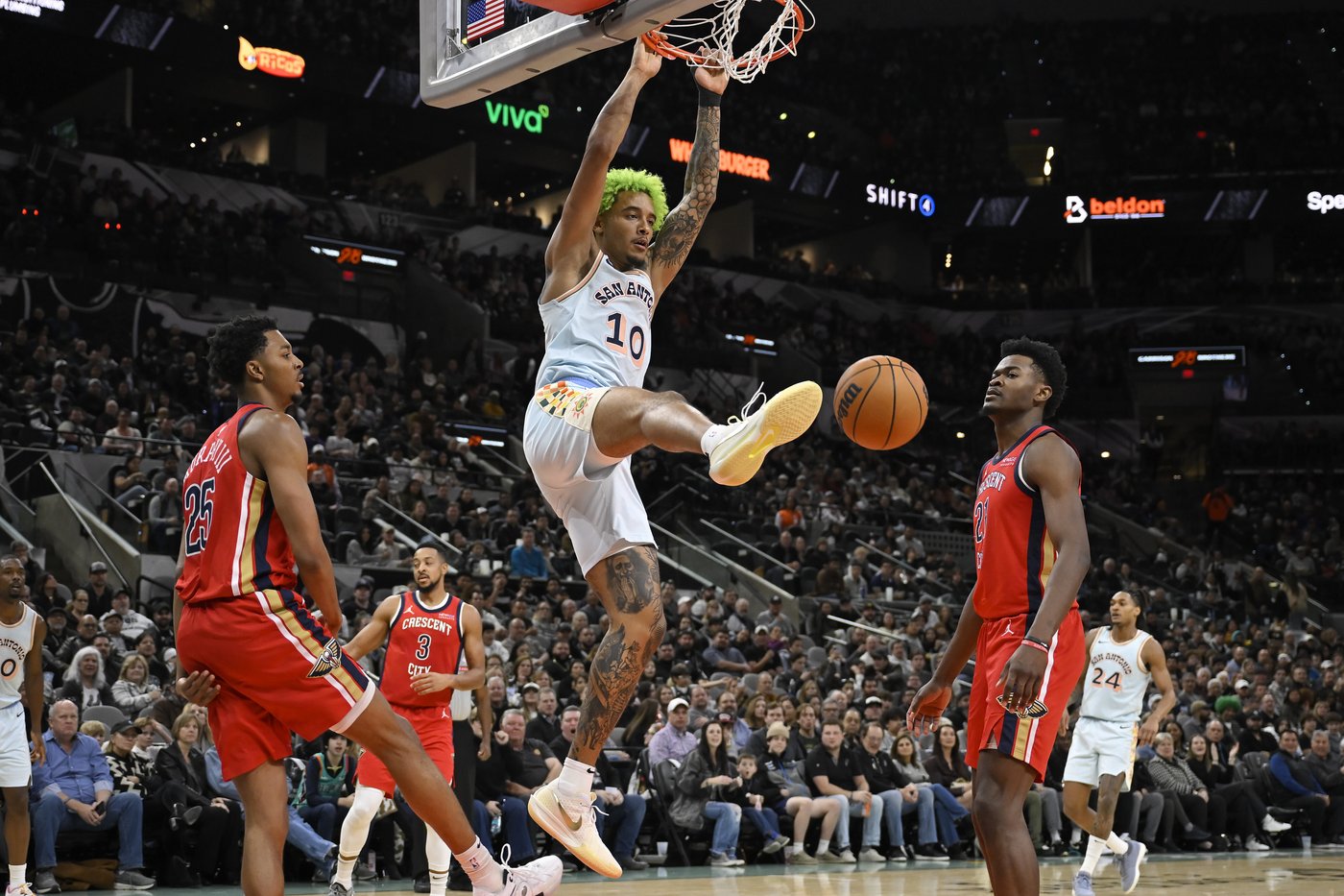 Wembanyama helps Spurs beat Pelicans, 121-116, as Paul moves into second in career assists | iNFOnews.ca