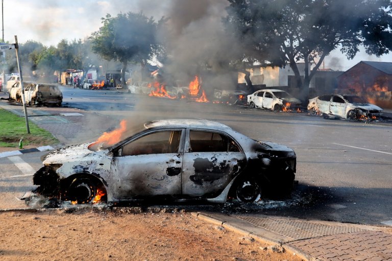 Vehicles torched in South Africa as protests over asylum ruling rage on | iNFOnews.ca