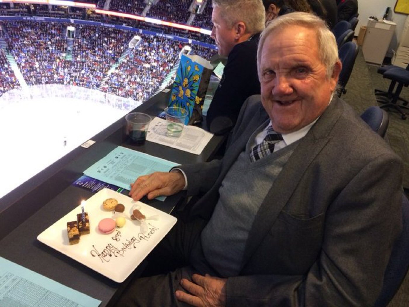 Canadian hockey community mourns death of legendary coach Ernie ‘Punch’ McLean | iNFOnews.ca