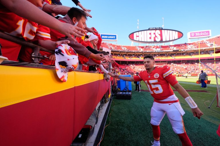 Chiefs continue to weigh massive Arrowhead renovation or new domed stadium in Kansas or Missouri | iNFOnews.ca Chiefs continue to weigh massive Arrowhead renovation or new domed stadium in Kansas or Missouri | iNFOnews.ca