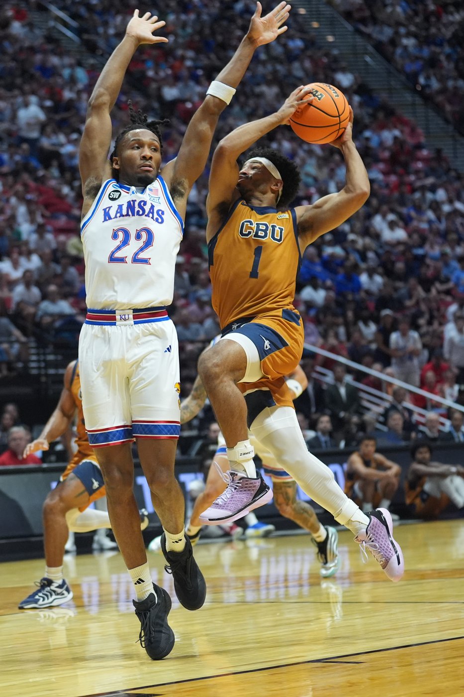 Peterson scores 28 points as Kansas hangs on to beat March Madness newcomer Cal Baptist 68-60 | iNFOnews.ca Peterson scores 28 points as Kansas hangs on to beat March Madness newcomer Cal Baptist 68-60 | iNFOnews.ca