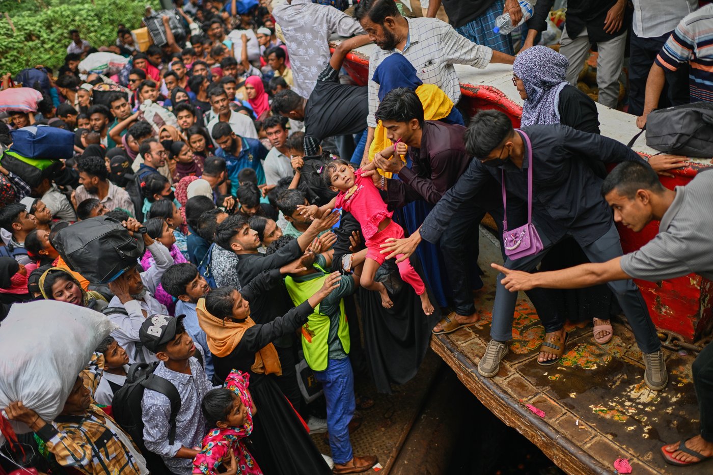 Photos capture a mass homecoming exodus from Dhaka for Eid al-Fitr holiday | iNFOnews.ca