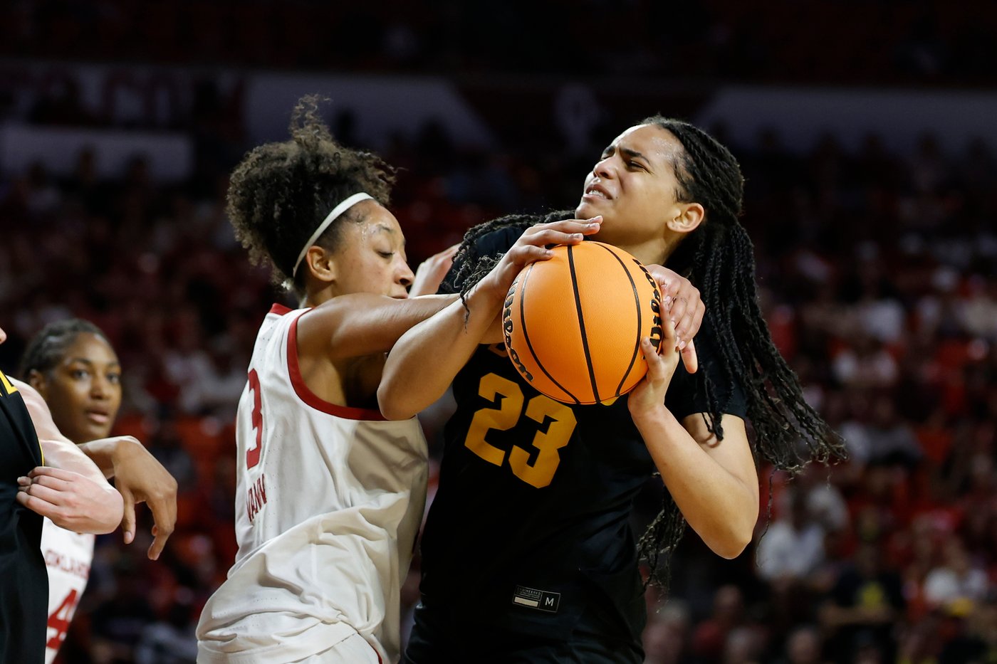 Beers' 18 points, 10 rebounds power No. 4 seed Oklahoma in 89-59 rout of Idaho in March Madness | iNFOnews.ca