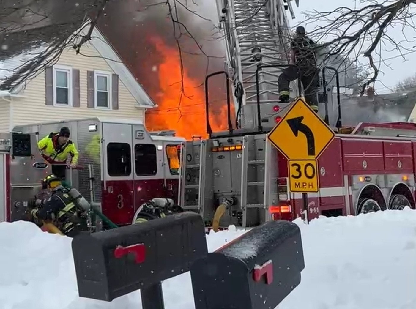 Explosion engulfs house in flames, injures mother and child in Massachusetts | iNFOnews.ca Explosion engulfs house in flames, injures mother and child in Massachusetts | iNFOnews.ca