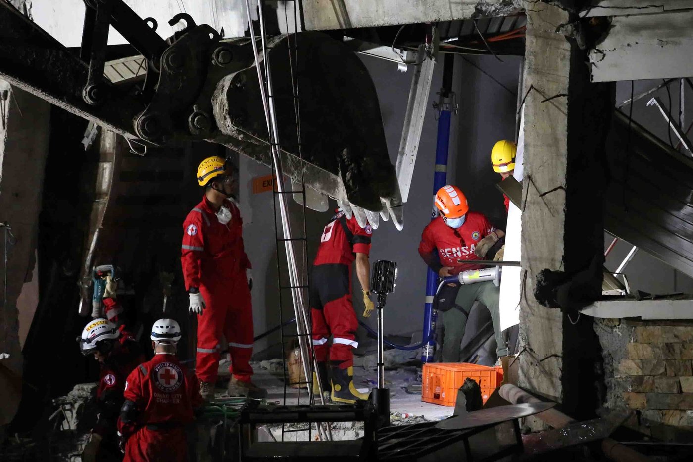 32,000 people displaced by the Philippine earthquake that killed at least 37 | iNFOnews.ca