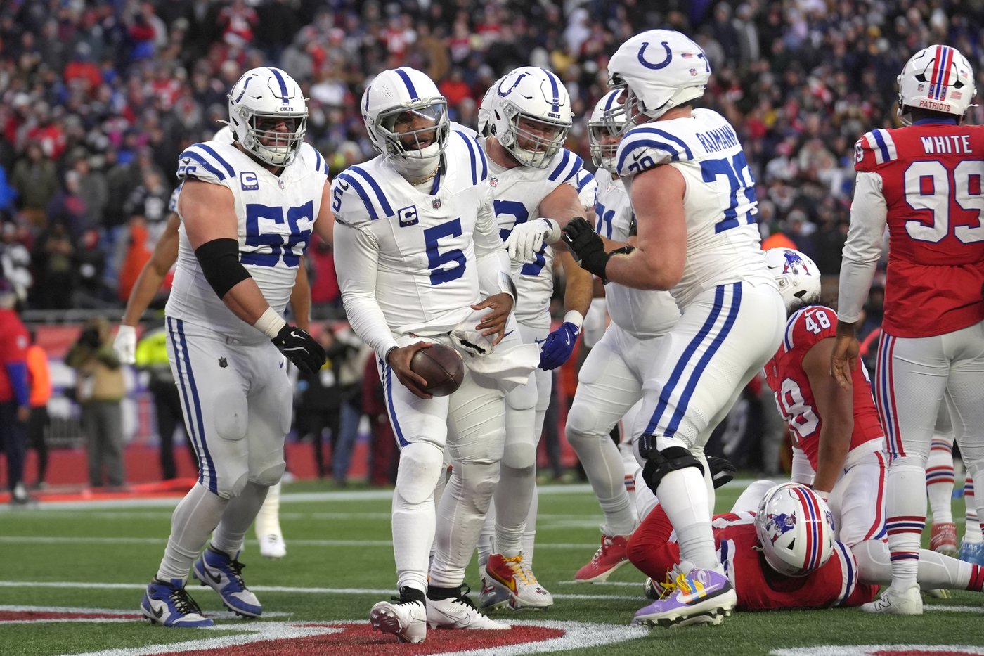 Richardson throws for TD and runs for 2 with 12 seconds left as Colts beat Patriots 25-24 | iNFOnews.ca