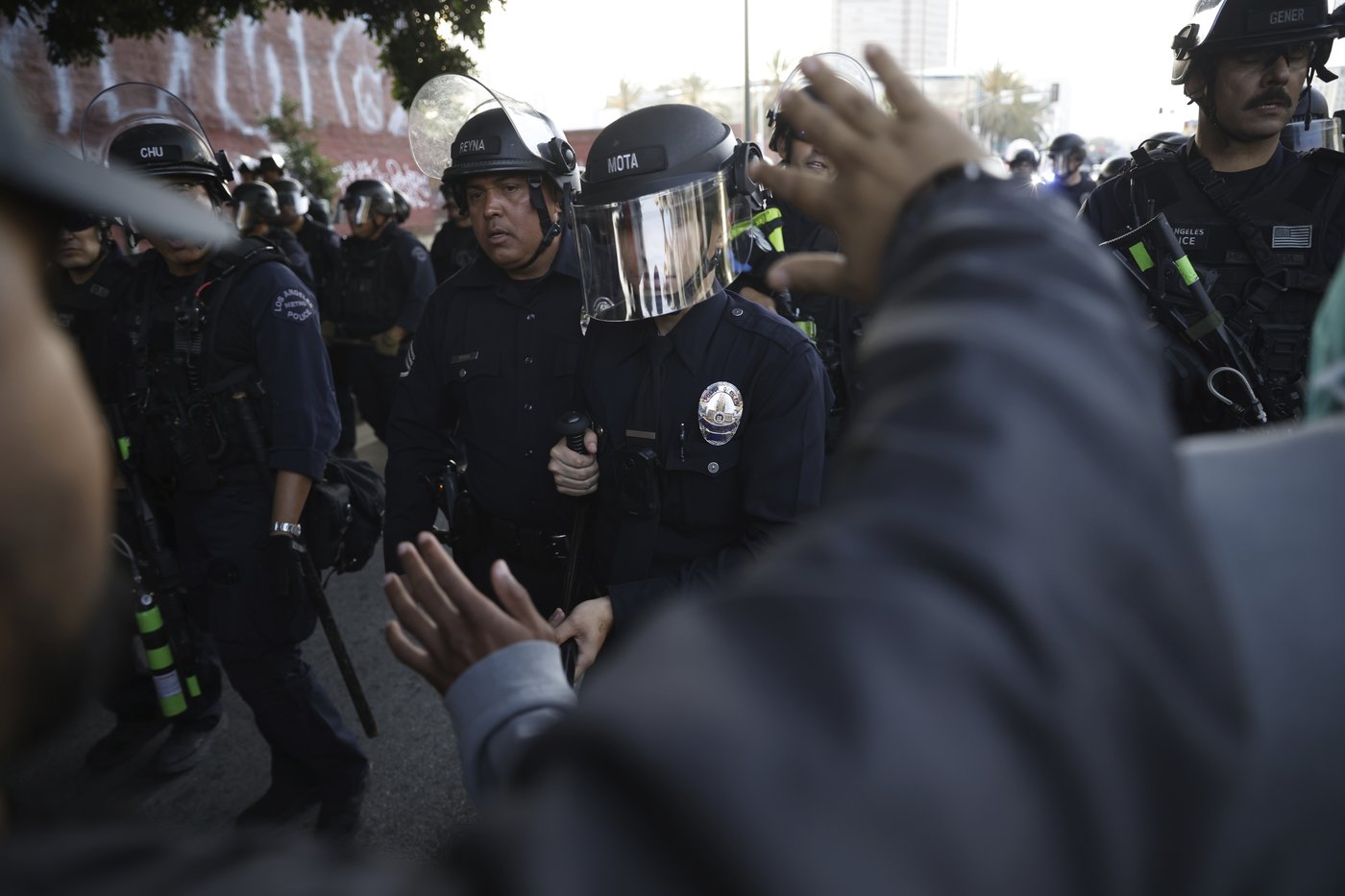 FACT FOCUS: A Craigslist ad is not proof of paid protesters in LA. It was posted as a prank | iNFOnews.ca