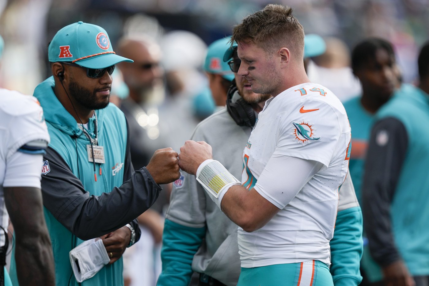 With another injured quarterback, the Dolphins' early season woes continue to pile up | iNFOnews.ca