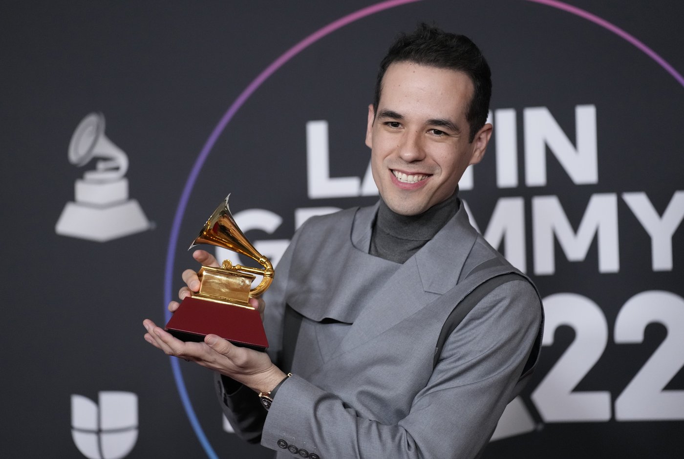 Édgar Barrera, Bad Bunny and Karol G lead the 2024 Latin Grammy nominations | iNFOnews.ca