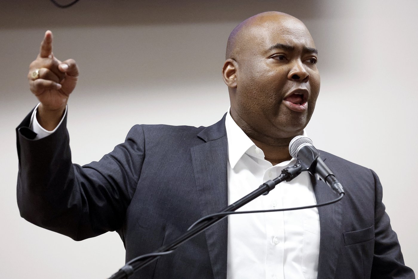 The DNC's outgoing chair says Democrats should have stuck with Joe Biden in 2024 | iNFOnews.ca