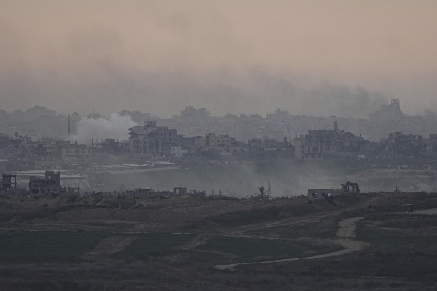 Hamas OKs draft agreement of a Gaza ceasefire and the release of some hostages, officials say | iNFOnews.ca