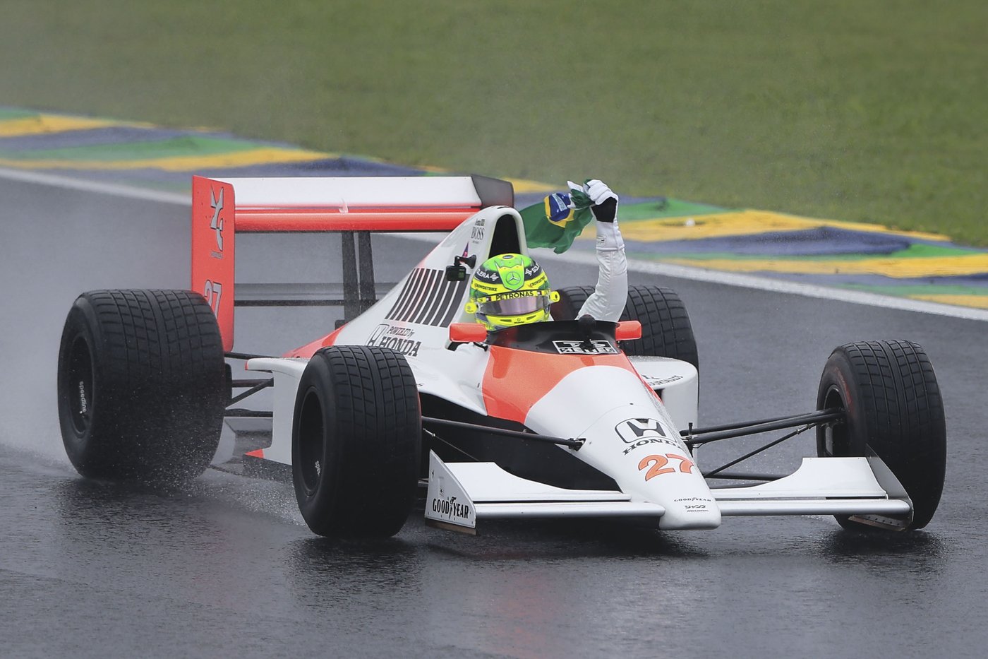 Emotional Hamilton drives Senna's car before Brazilian Grand Prix, regrets he can't race with it | iNFOnews.ca Emotional Hamilton drives Senna's car before Brazilian Grand Prix, regrets he can't race with it | iNFOnews.ca