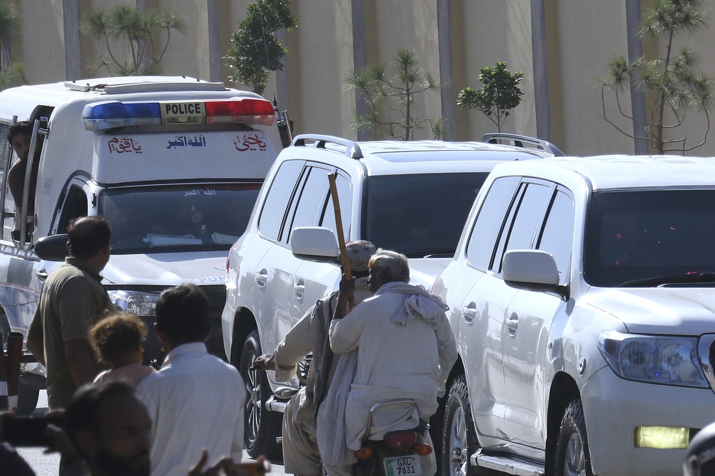 Wife of Pakistan's imprisoned former premier Imran Khan freed on bail | iNFOnews.ca