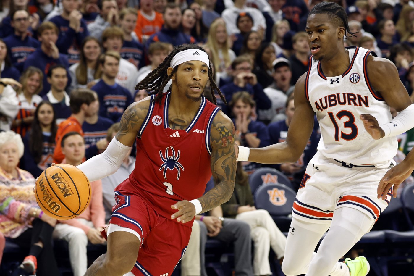 Miles Kelly helps No. 2 Auburn beat Richmond 98-54 | iNFOnews.ca