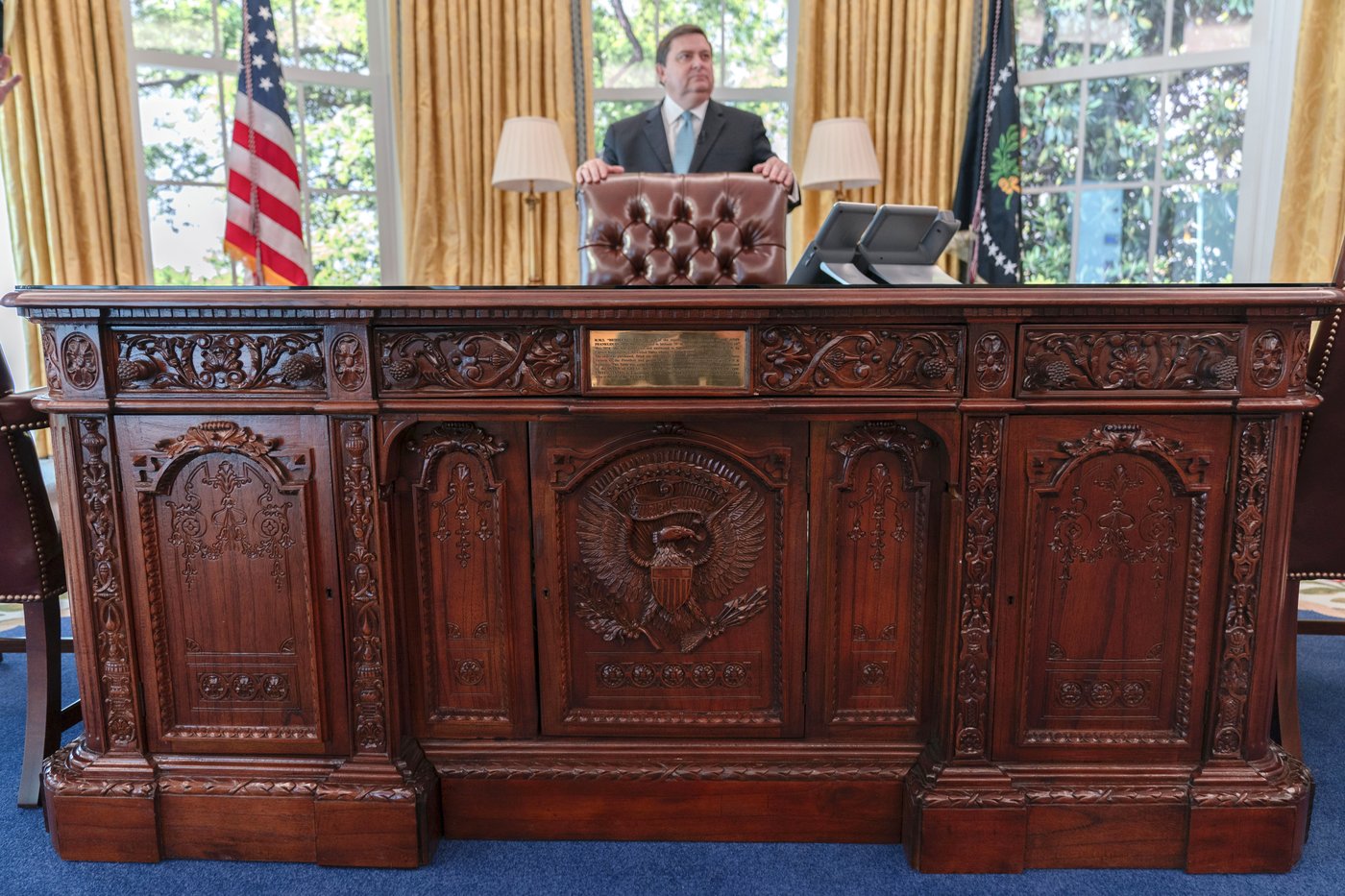 Tourists can finally visit the Oval Office. A replica is opening near the White House on Monday | iNFOnews.ca