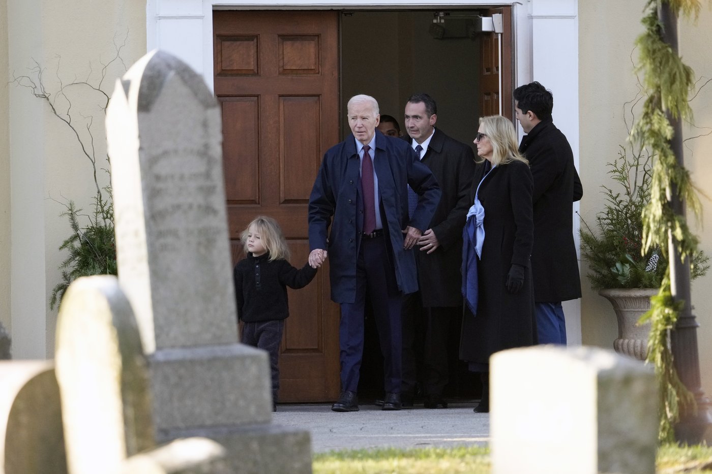 Biden honors the memory of his first wife and baby daughter who died in a 1972 car crash | iNFOnews.ca