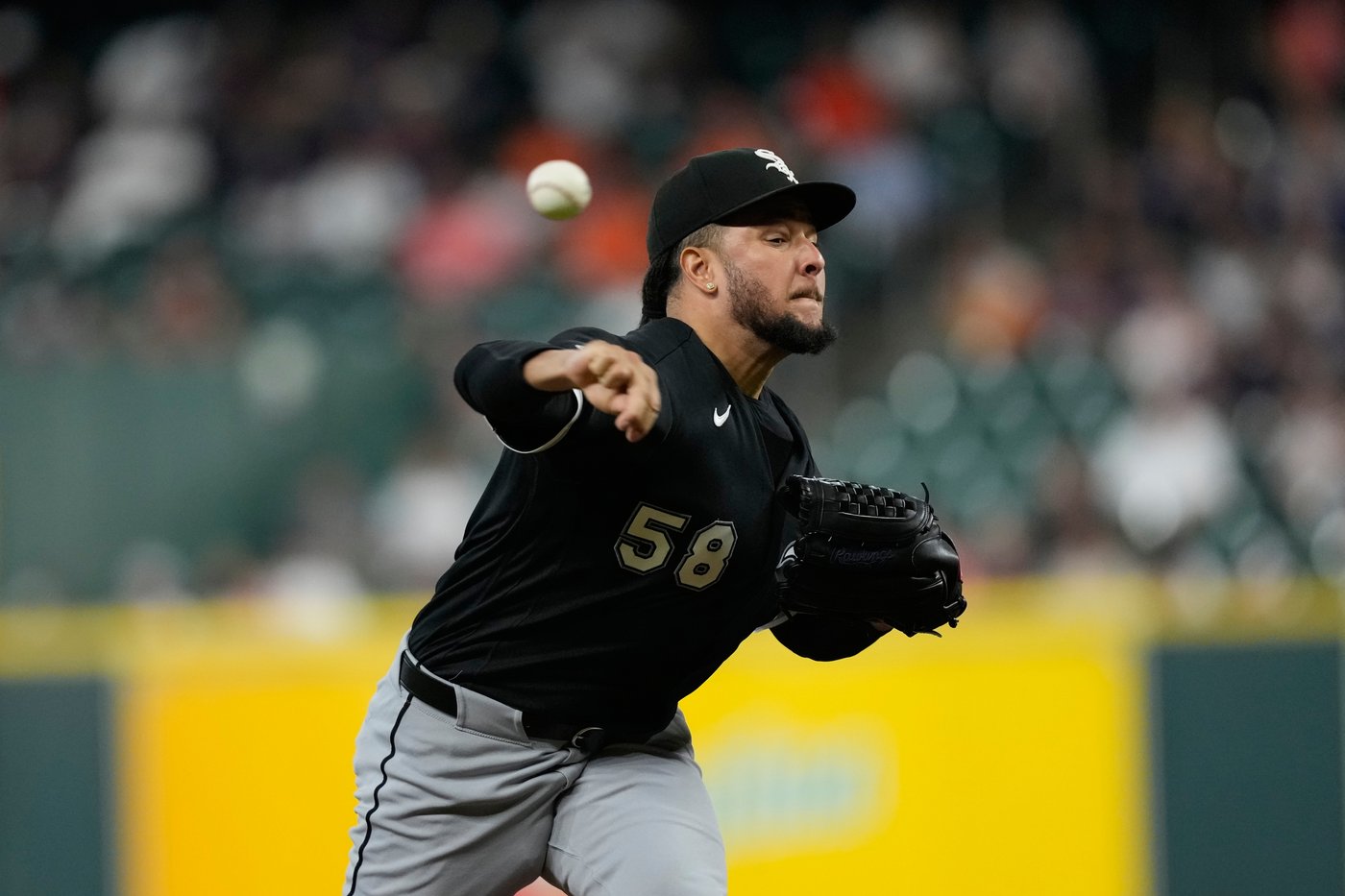 Astros beat the White Sox 6-2 as Jose Altuve homers and Daulton Varsho triples | iNFOnews.ca