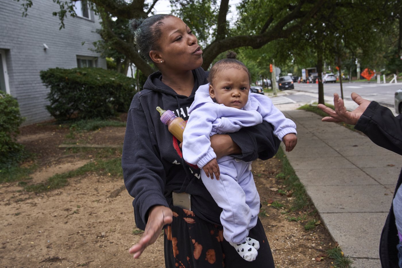 Photos show Trump’s federal crackdown in a DC neighborhood | iNFOnews.ca