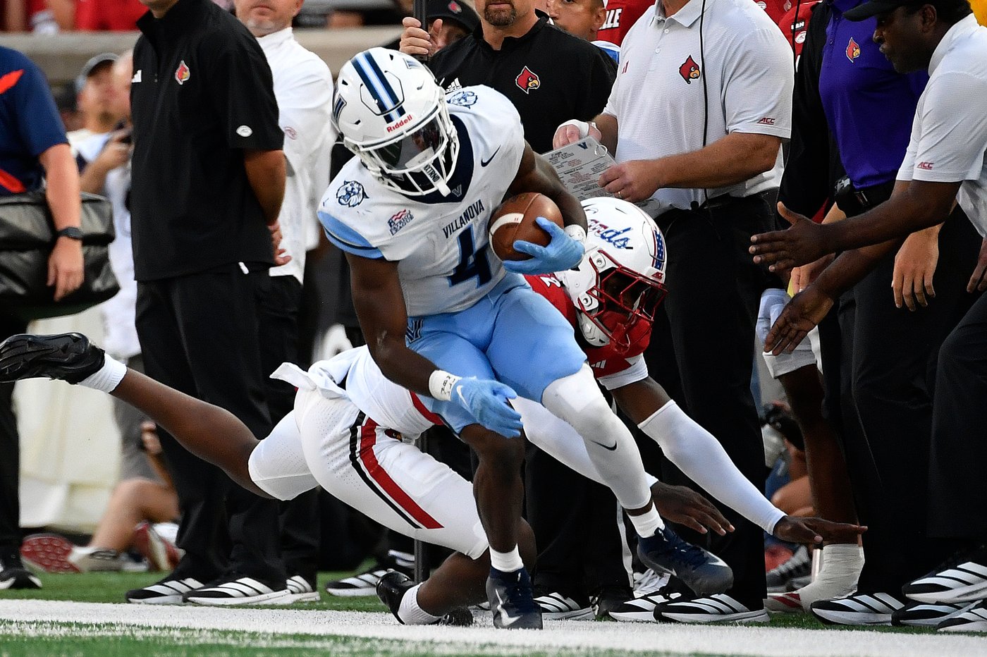 Kienholz leads as No. 24 Louisville routs Villanova 59-13 for first victory | iNFOnews.ca