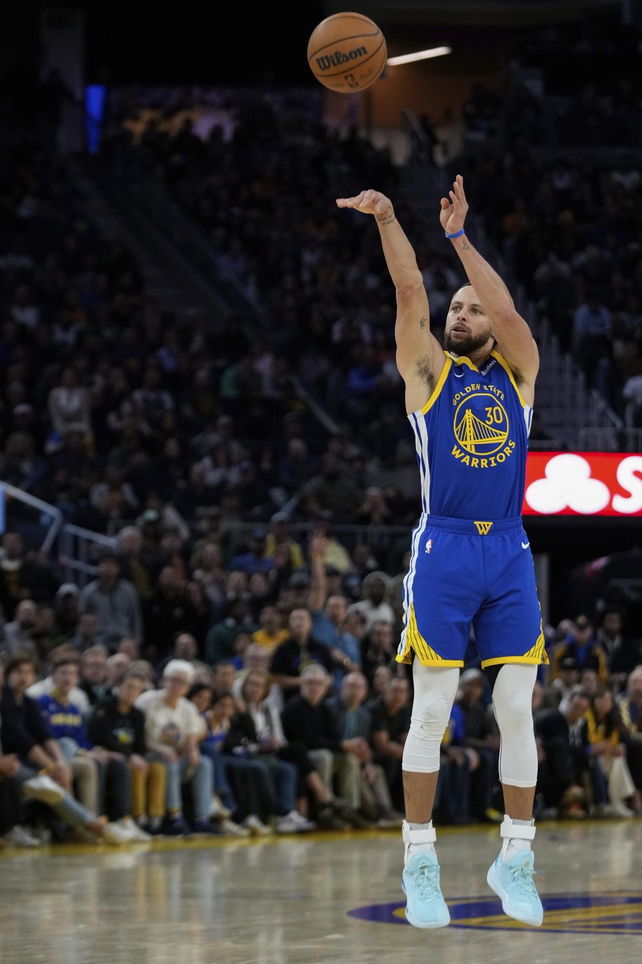 Steve Kerr committed to finding Stephen Curry a rest day, insists superstar guard is exhausted | iNFOnews.ca
