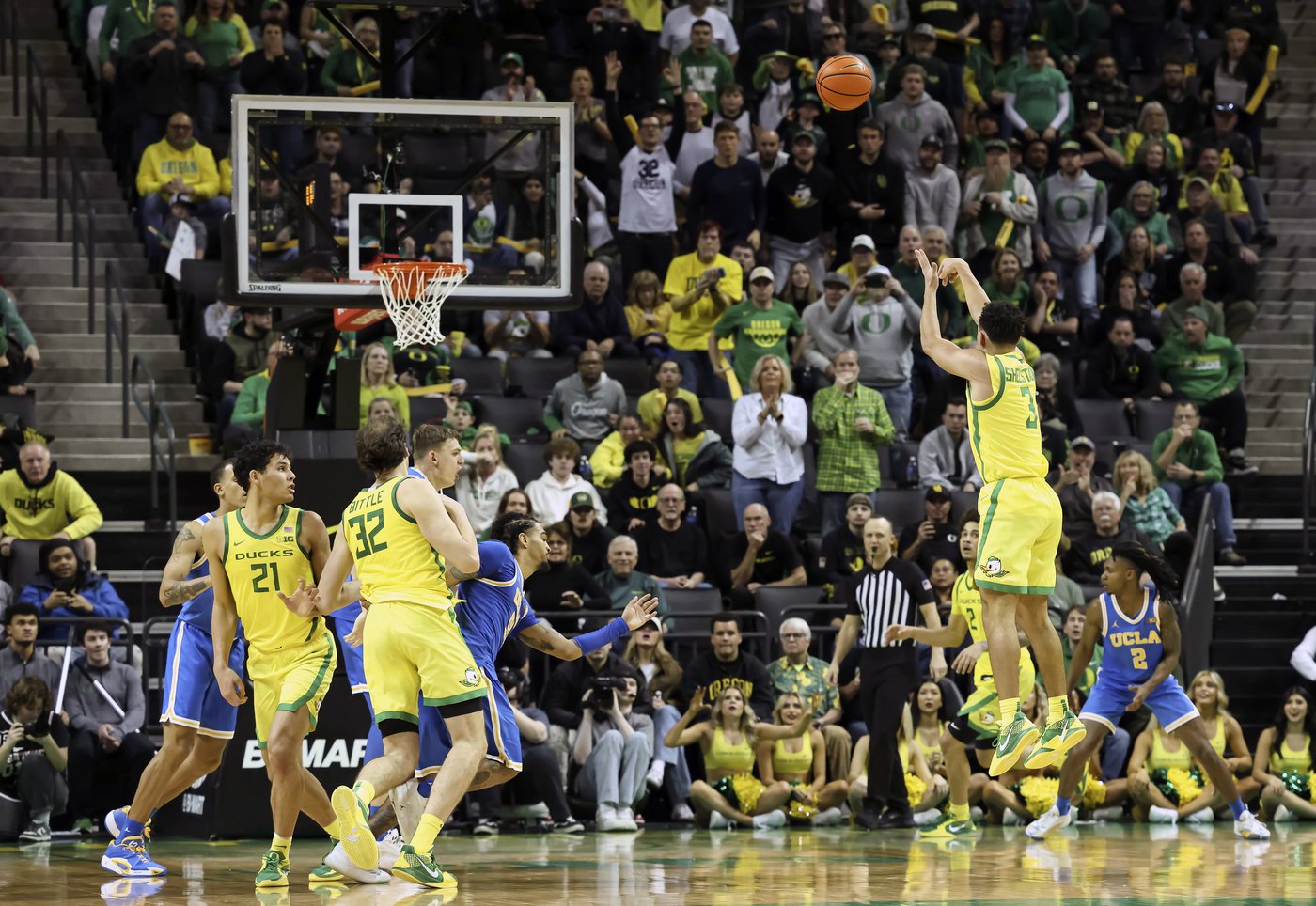 Dylan Andrews banks in 3 with 0.4 seconds left to lift UCLA past No. 12 Oregon, 73-71 | iNFOnews.ca Dylan Andrews banks in 3 with 0.4 seconds left to lift UCLA past No. 12 Oregon, 73-71 | iNFOnews.ca