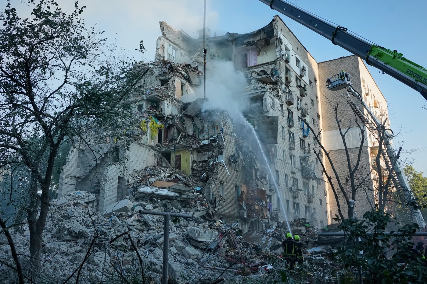 Photos show aftermath of large-scale Russian attack overnight in Kyiv | iNFOnews.ca