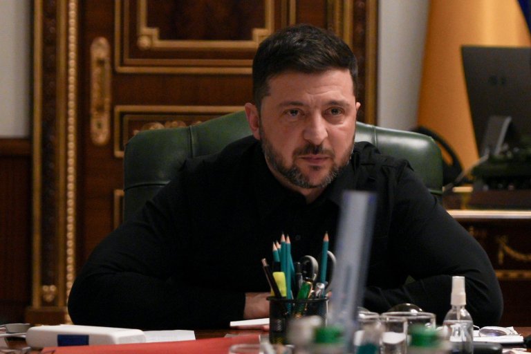 Ukraine's army chief visits besieged city as Zelenskyy confronts graft scandal | iNFOnews.ca