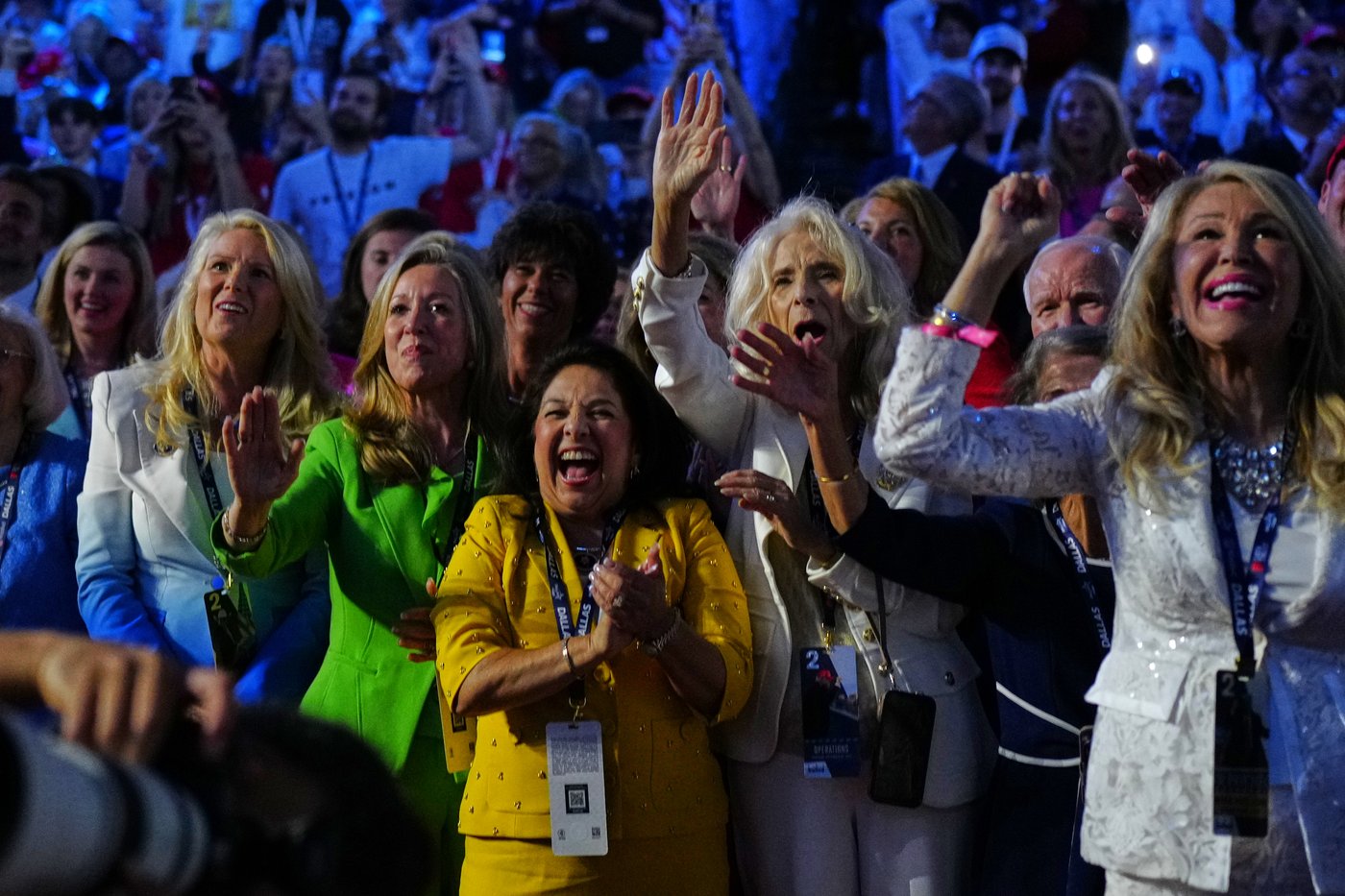 Trump takes center stage at Republicans’ first midterm convention, in photos | iNFOnews.ca