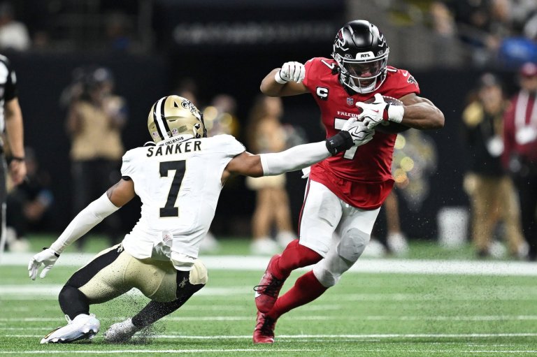 Bijan Robinson powers Falcons past Saints 45-24 on the 20th anniversary of the Superdome's reopening | iNFOnews.ca