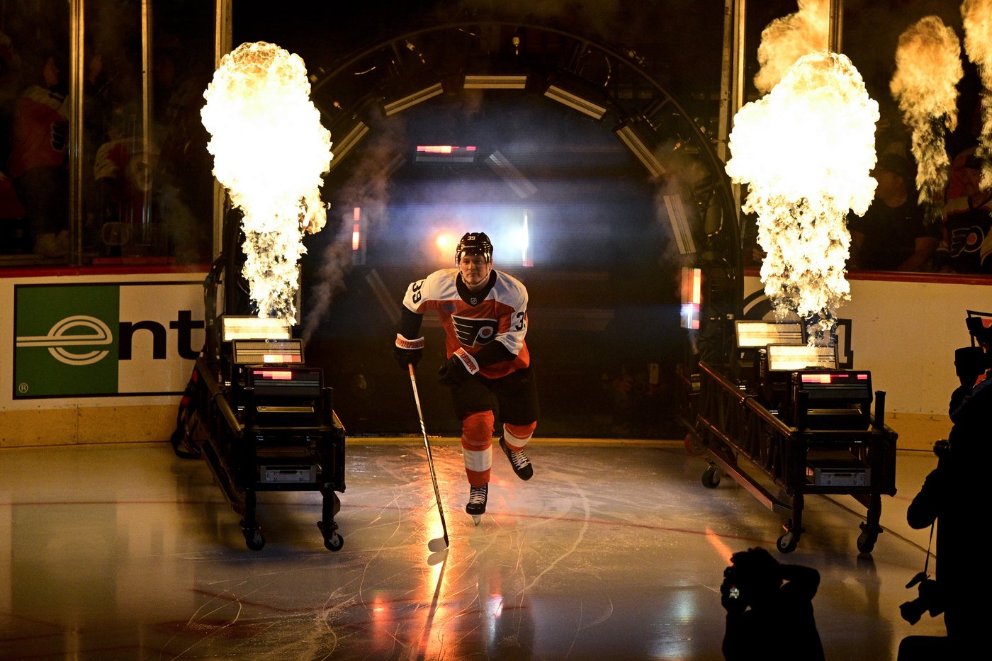 Michkov Mania officially hits Philly as Russian rookie earns roaring ovation in Flyers' home opener | iNFOnews.ca