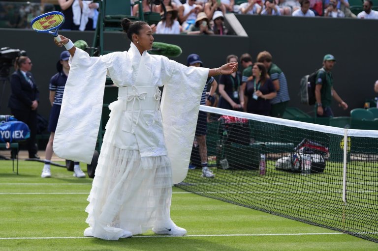 Naomi Osaka wows Wimbledon crowd with latest fashion creation, a Japanese-inspired robe | iNFOnews.ca