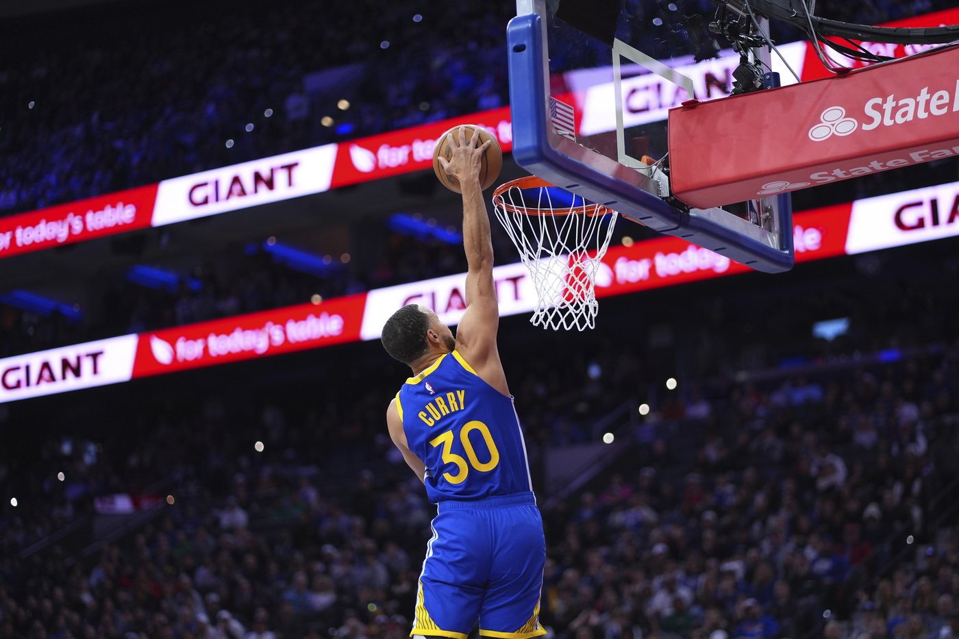 Steph Curry says he's retiring from the slam dunk after throwing down 1st jam in 6 years | iNFOnews.ca Steph Curry says he's retiring from the slam dunk after throwing down 1st jam in 6 years | iNFOnews.ca