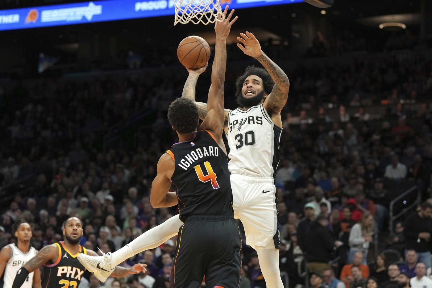 Booker scores 29 and Suns lose Durant to ankle injury in 104-93 win over Spurs | iNFOnews.ca