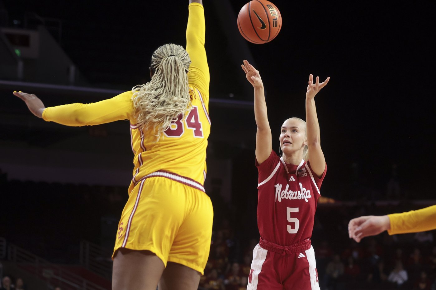 Watkins scores 26 to lead No. 4 USC To 75-55 win over Nebraska for Trojans' ninth straight victory | iNFOnews.ca