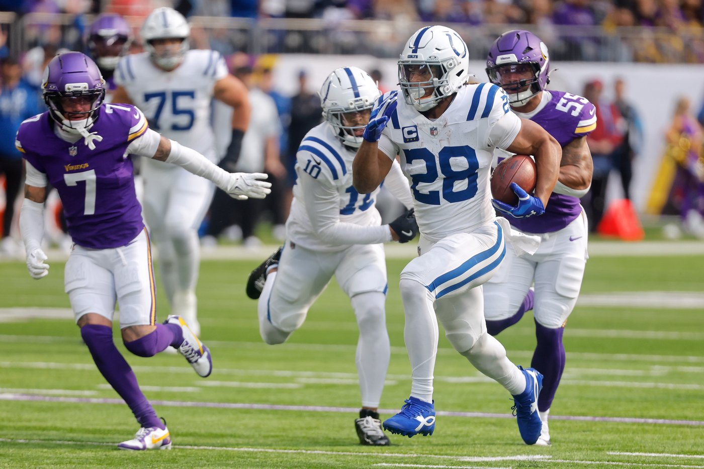 Jonathan Taylor and struggling Colts try to tune out trade deadline noise after another loss | iNFOnews.ca