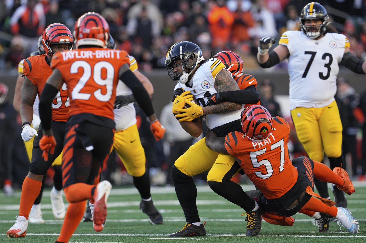 Russell Wilson throws for a season-high 414 yards and 3 TDs as the Steelers top the Bengals 44-38 | iNFOnews.ca