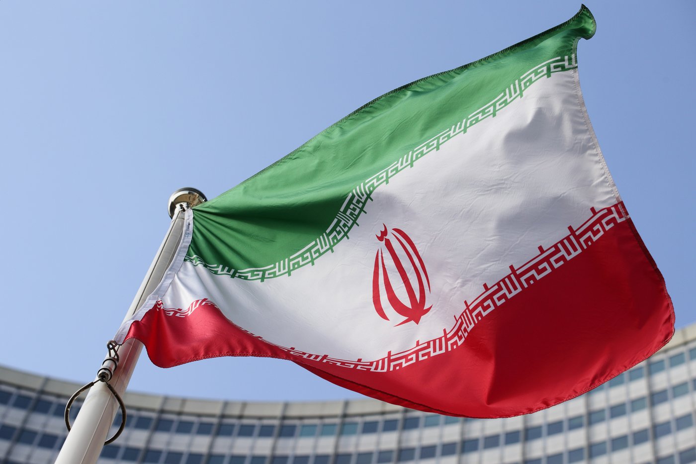 What those different versions of the Iranian flag appearing at protests mean | iNFOnews.ca What those different versions of the Iranian flag appearing at protests mean | iNFOnews.ca