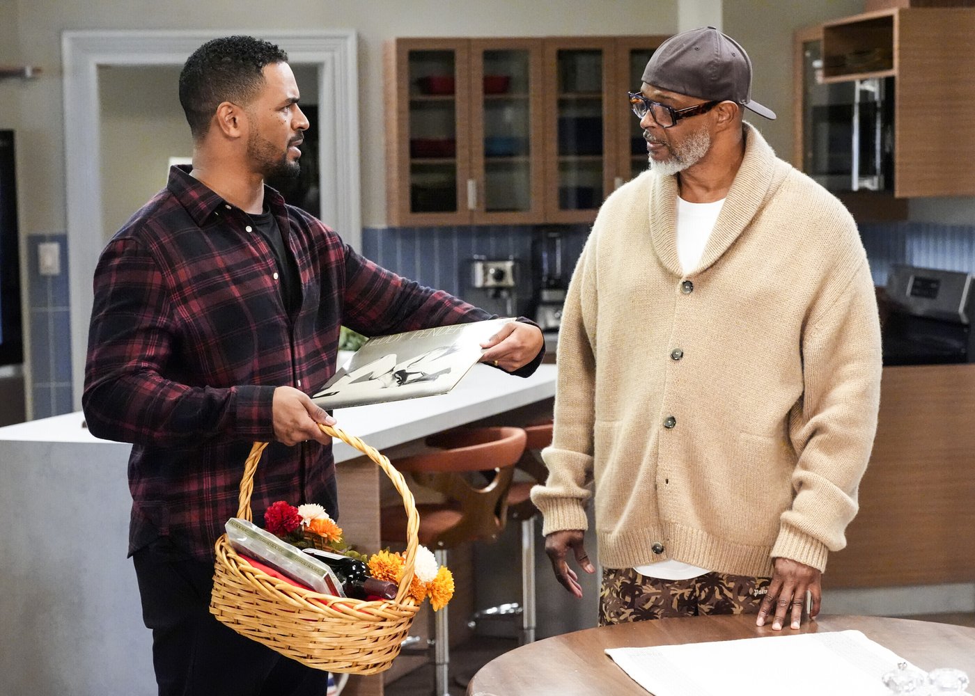 Father-and-son team Damon Wayans and Damon Wayans Jr. explore generations in 'Poppa's House' | iNFOnews.ca