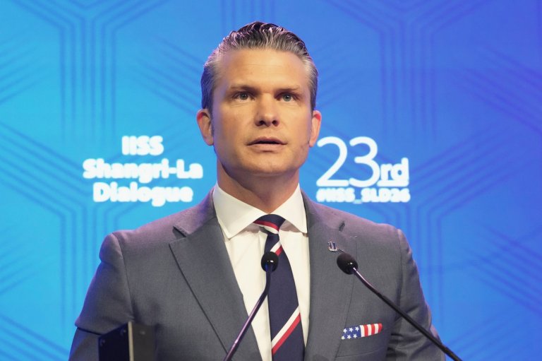 Female Navy officers say they fear a career cap after Hegseth cuts women from promotions list | iNFOnews.ca