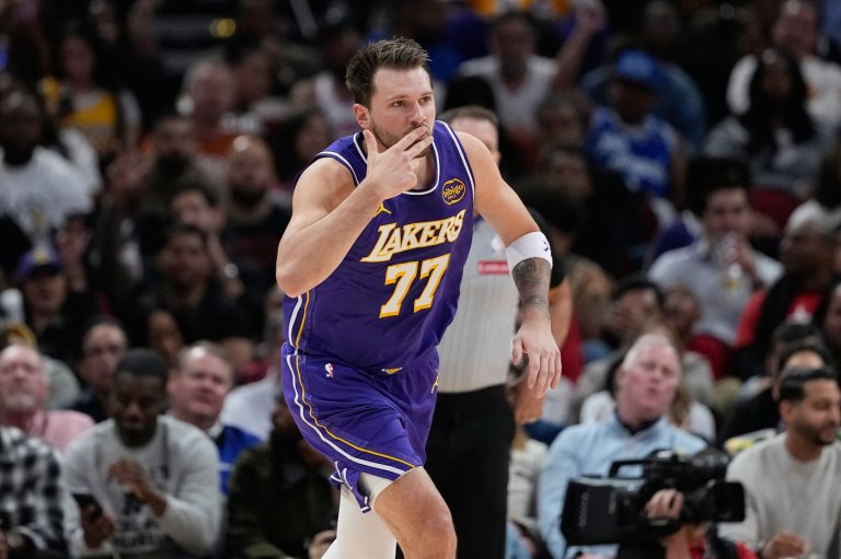 Doncic drops 40, James adds 30 as Lakers stretch their streak to 7 with 124-116 win over Rockets | iNFOnews.ca