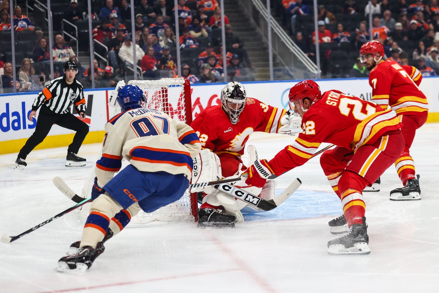 Oilers wrap up road trip with strong win over surging Flames | iNFOnews.ca Oilers wrap up road trip with strong win over surging Flames | iNFOnews.ca