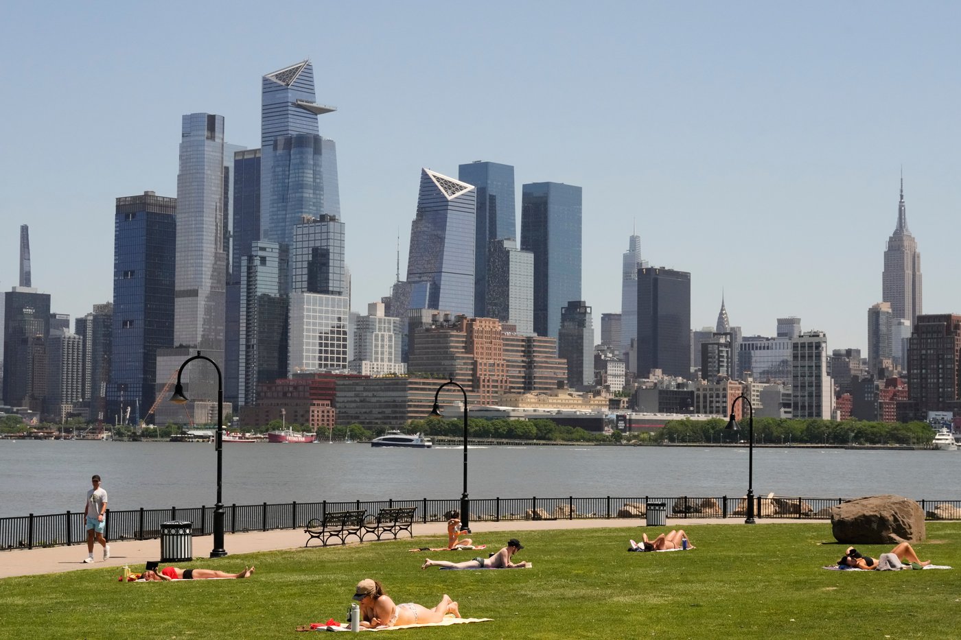 Eastern US sweats through another hot day before rain, cold move in | iNFOnews.ca Eastern US sweats through another hot day before rain, cold move in | iNFOnews.ca