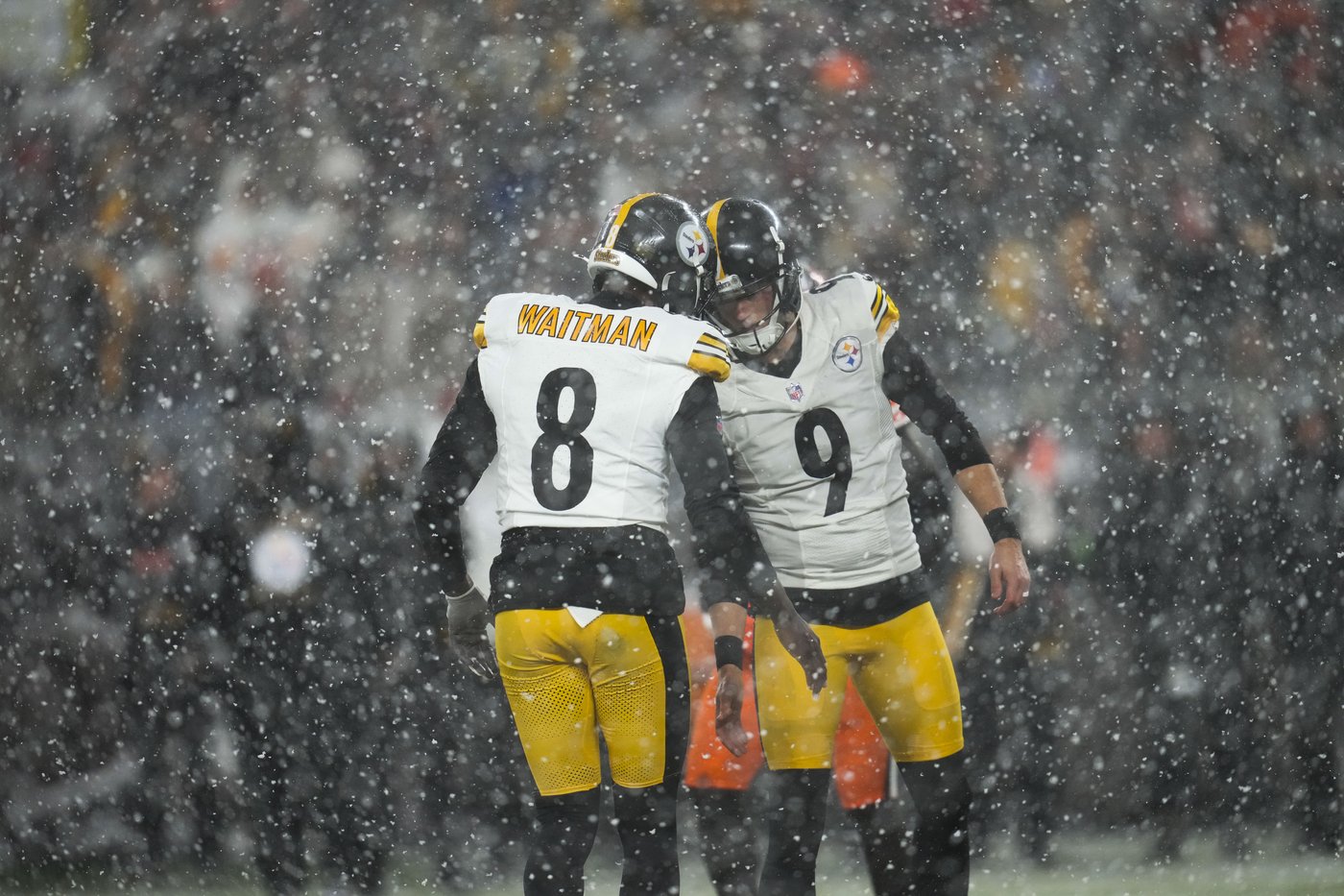 Nick Chubb plows through heavy snow for 2-yard TD, giving Browns 24-19 win over Steelers | iNFOnews.ca