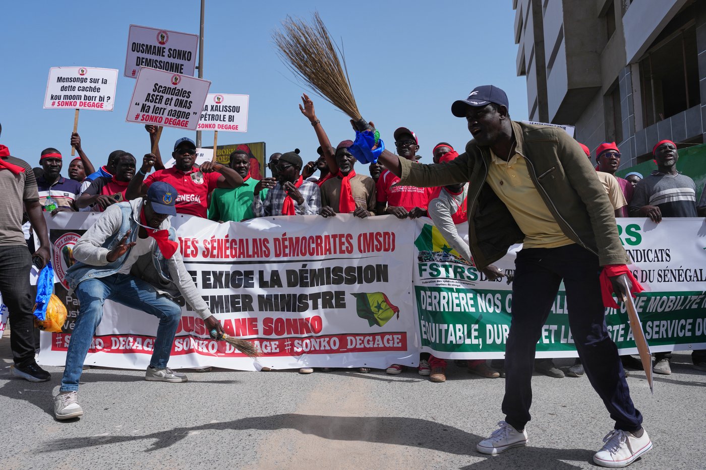 Hundreds march in Senegal's capital over broken government promises and rising costs | iNFOnews.ca Hundreds march in Senegal's capital over broken government promises and rising costs | iNFOnews.ca