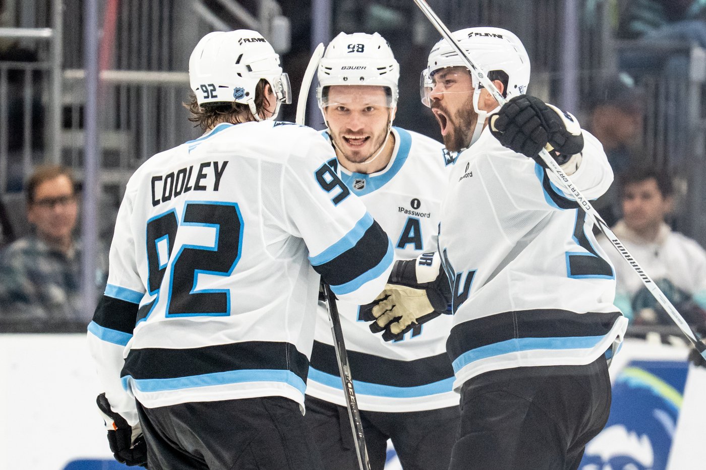 Mackie Samoskevich's late goal lifts Kraken over Mammoth 5-3 | iNFOnews.ca
