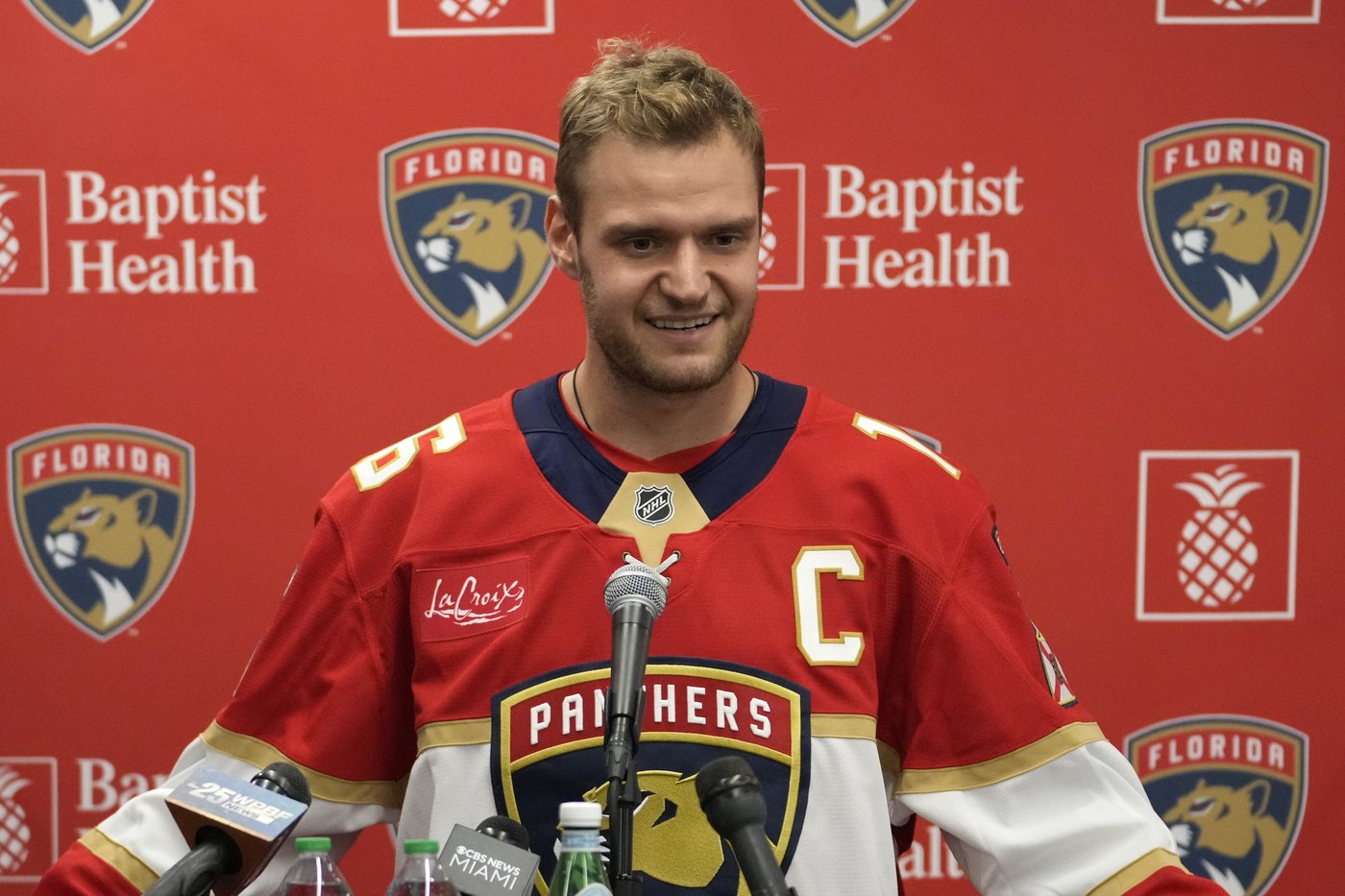Panthers lose captain Aleksander Barkov late in 3rd period of loss to Senators | iNFOnews.ca