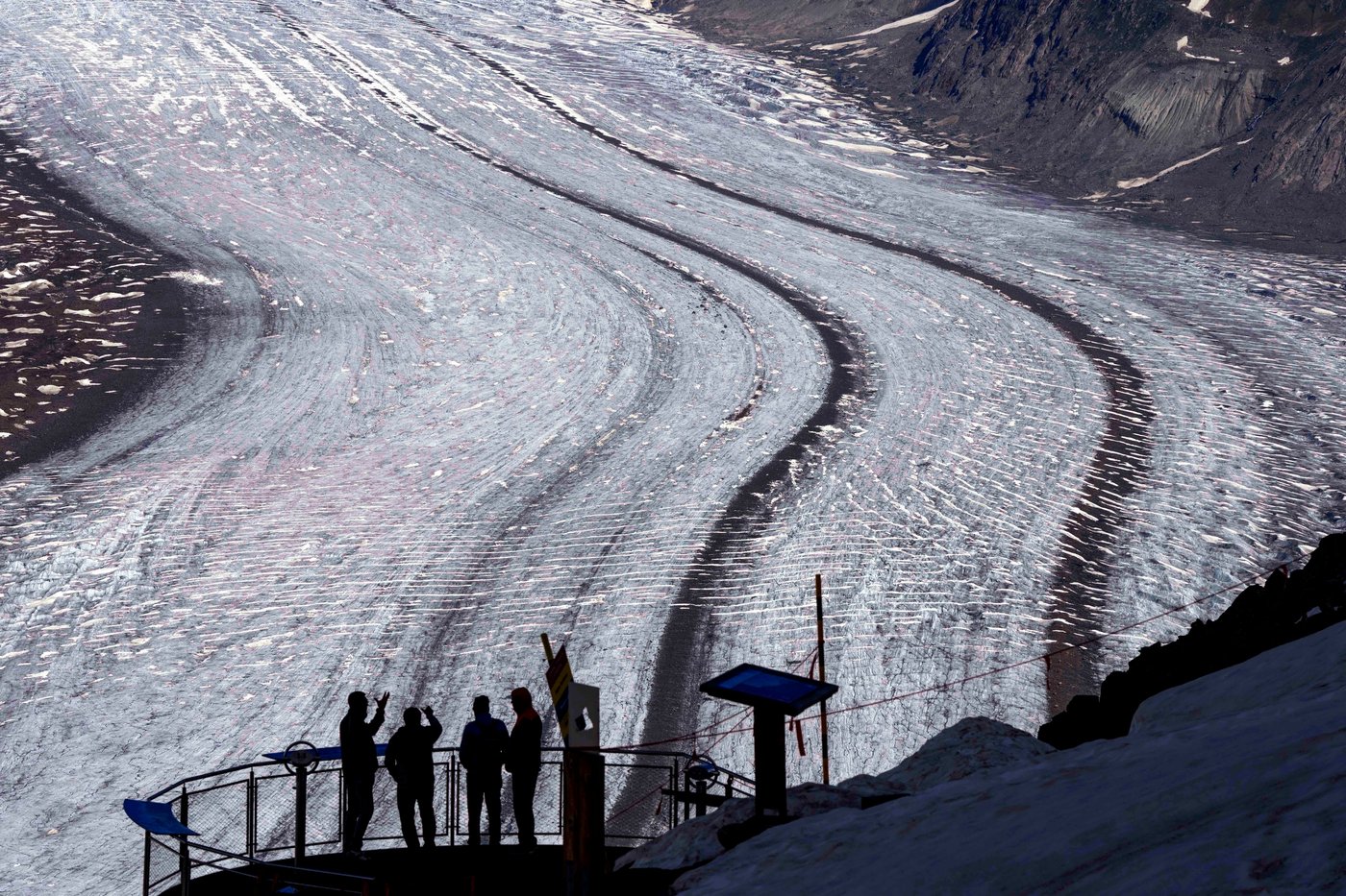 Swiss glaciers lose over 5% of ice volume in 2026 as heat waves, low winter snow accelerate thaw | iNFOnews.ca