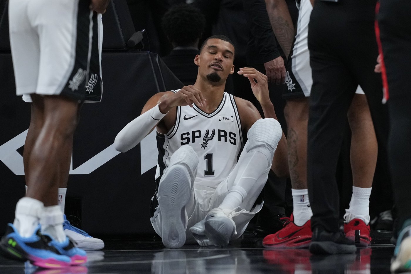 Victor Wembanyama has a concussion after falling face-first to court in loss to Blazers | iNFOnews.ca Victor Wembanyama has a concussion after falling face-first to court in loss to Blazers | iNFOnews.ca